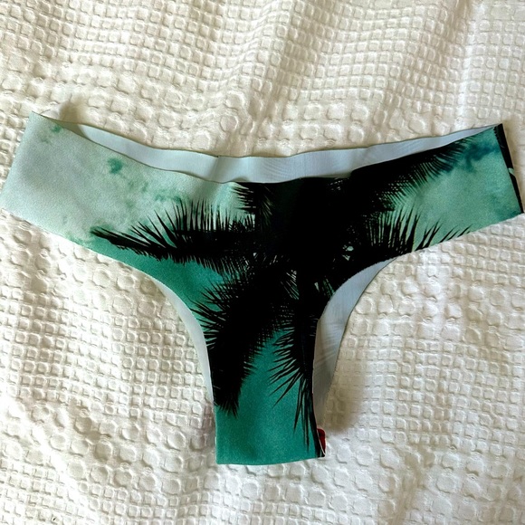Don’t blow the illusion Palm tree cheeky swimwear bottom - Picture 1 of 2